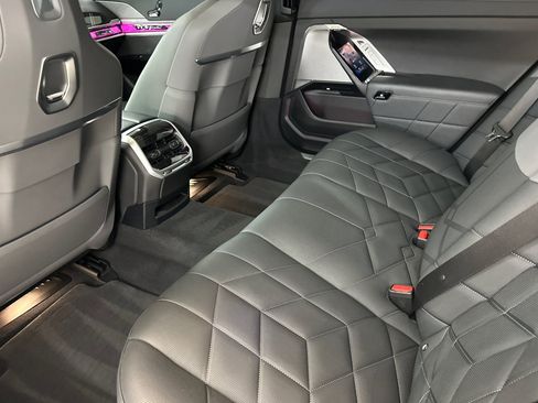 Used 2023 BMW 760i xDrive w/ Executive Package AWD/4WD image 25