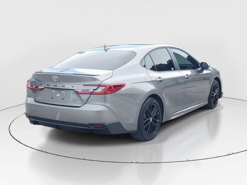 Used 2026 Toyota Camry SE FWD image 3