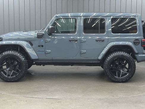 Used 2025 Jeep Wrangler Unlimited Sahara w/ Safety Group AWD/4WD image 2