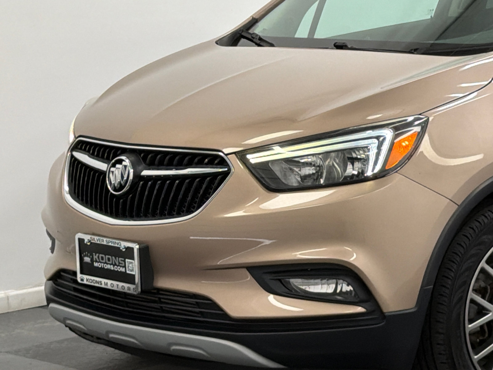 Used 2019 Buick Encore Sport Touring FWD image 2