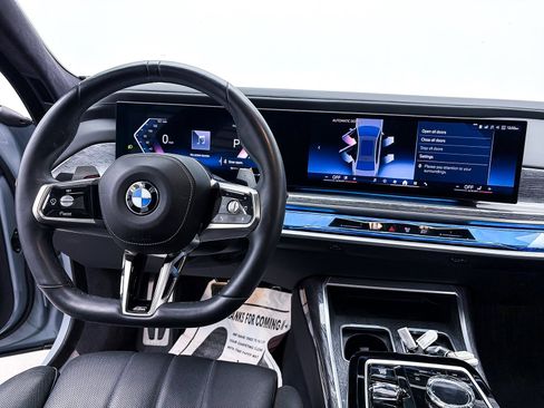 Used 2023 BMW 740i w/ Executive Package image 7