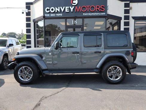 Used 2018 Jeep Wrangler Unlimited Sahara AWD/4WD image 9
