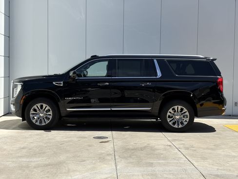 Used 2025 GMC Yukon XL Denali AWD/4WD image 4