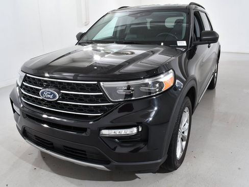 Used 2023 Ford Explorer XLT w/ Equipment Group 202A image 2