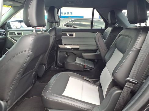 Used 2024 Ford Explorer XLT w/ Equipment Group 202A AWD/4WD image 12
