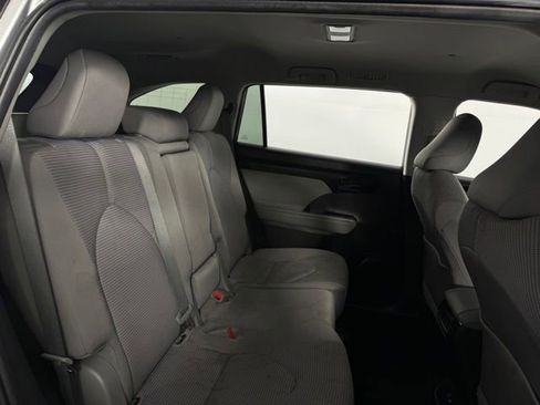 Used 2022 Toyota Highlander L image 15