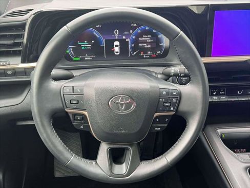 Used 2023 Toyota Crown AWD/4WD image 14