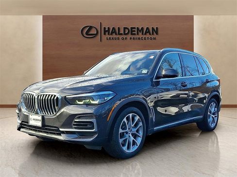 Used 2022 BMW X5 xDrive40i w/ Premium Package image 3