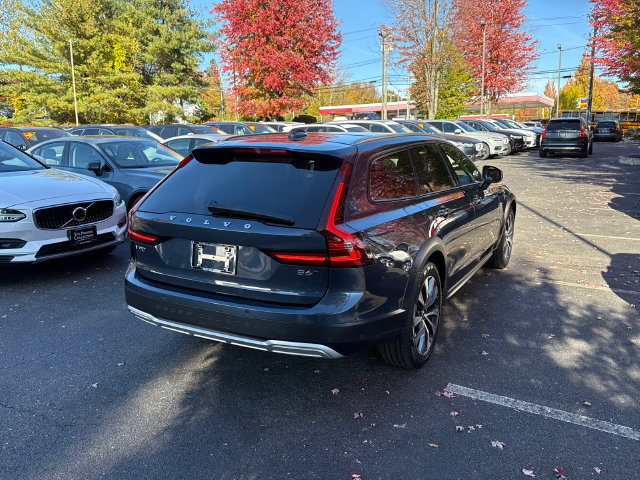 Certified 2025 Volvo V90 B6 Cross Country Plus AWD/4WD image 4