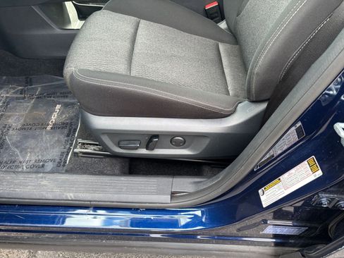 Used 2025 Nissan Rogue SV FWD image 22