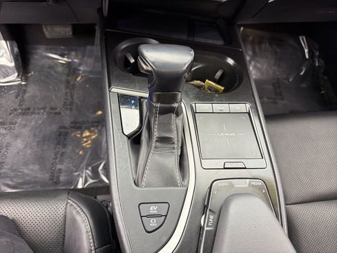 Used 2019 Lexus UX 250h image 16