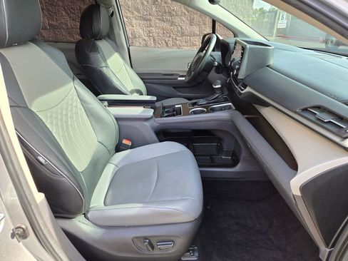 Used 2022 Toyota Sienna XLE image 20