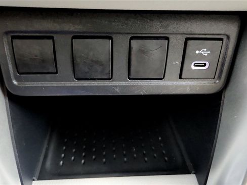 Used 2023 Toyota Corolla Cross L image 41