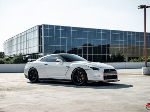Used 2014 Nissan GT-R Premium image 53