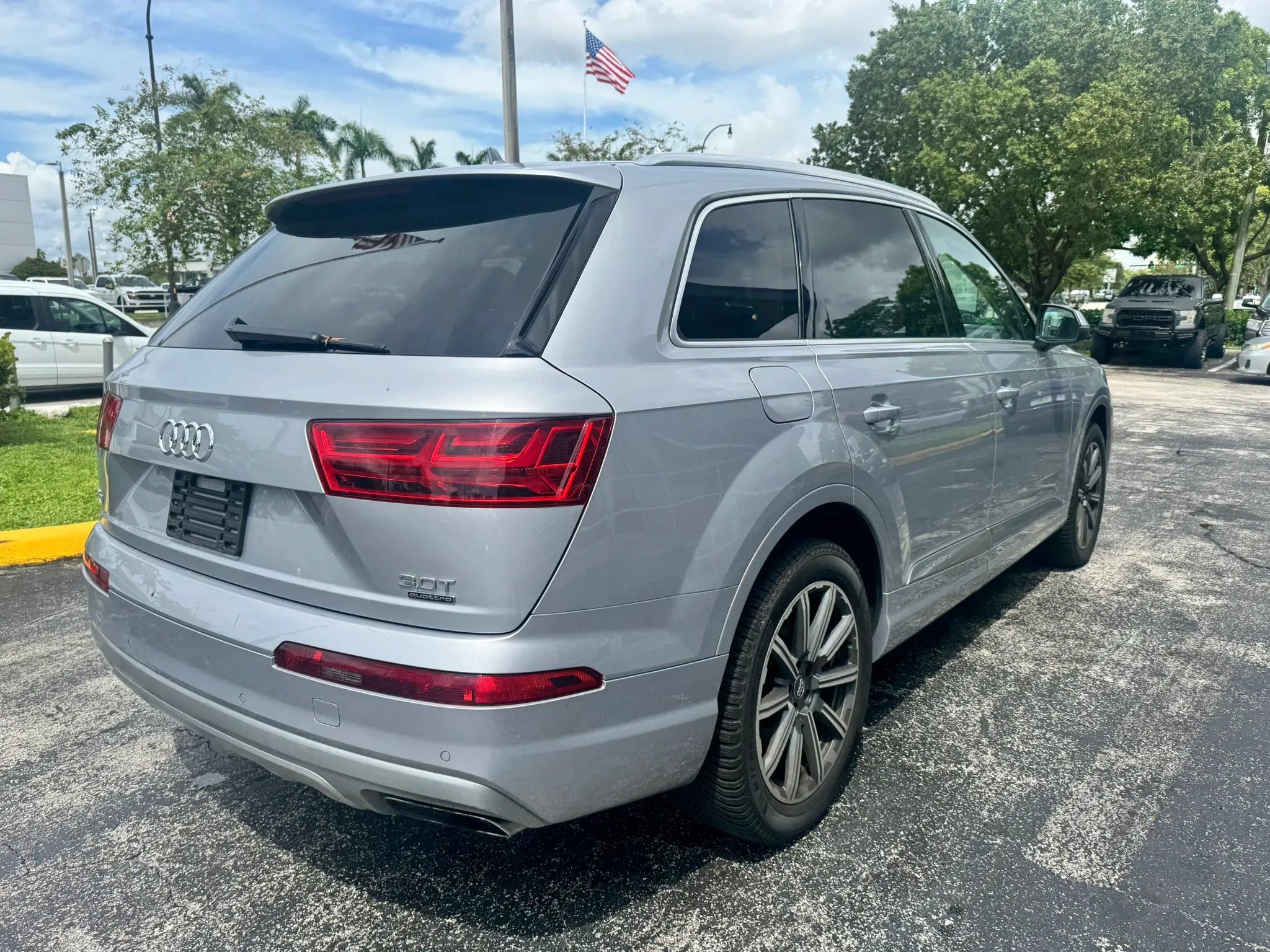 Used 2017 Audi Q7 3.0T Prestige w/ Prestige Package AWD/4WD image 4