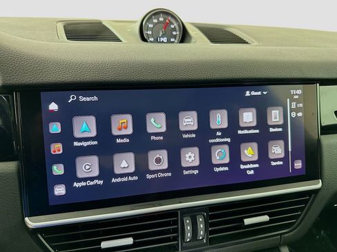 Used 2022 Porsche Cayenne Coupe image 15