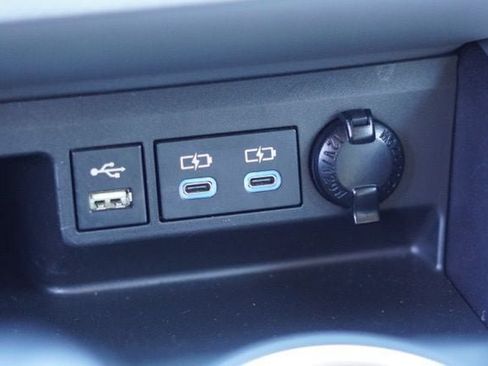 Used 2022 Toyota Highlander XLE image 32