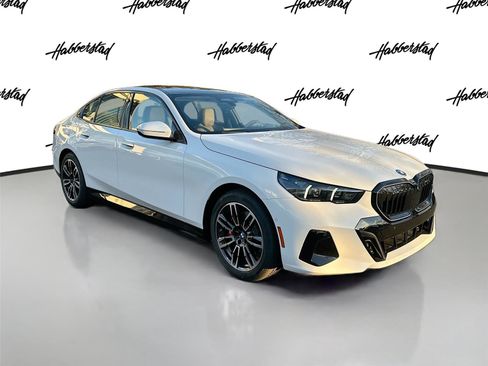New 2026 BMW 550e xDrive image 3