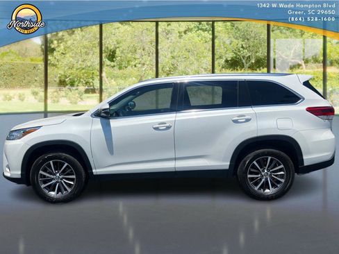Used 2019 Toyota Highlander XLE FWD image 11