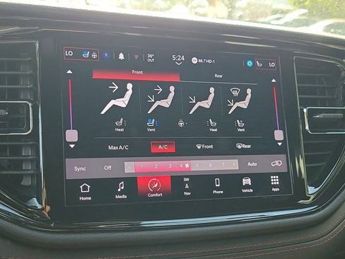 Used 2024 Dodge Durango GT image 28