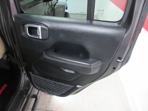 Used 2018 Jeep Wrangler Unlimited Sahara w/ LED Lighting Group AWD/4WD image 35