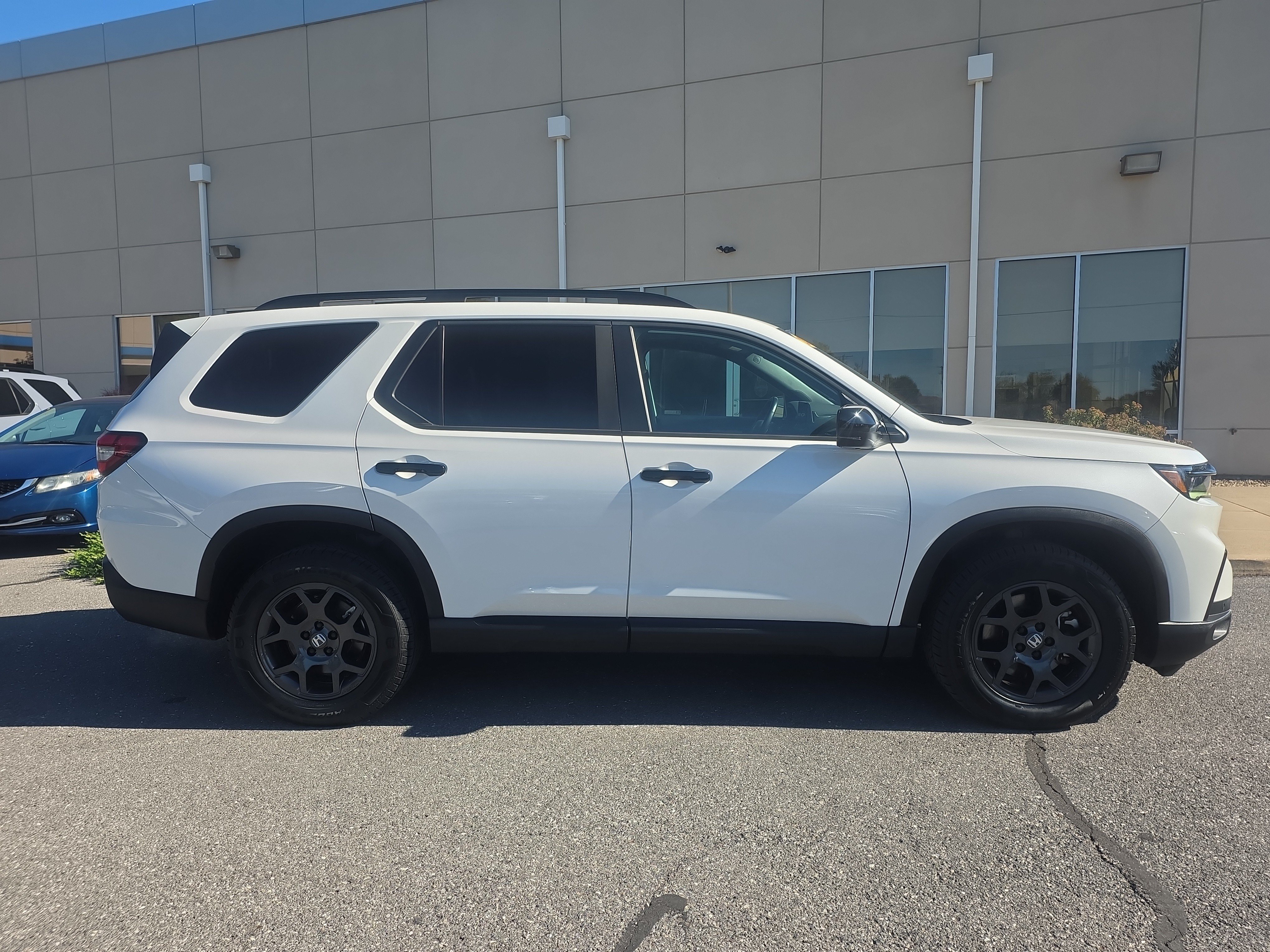 Used 2023 Honda Pilot TrailSport image 4