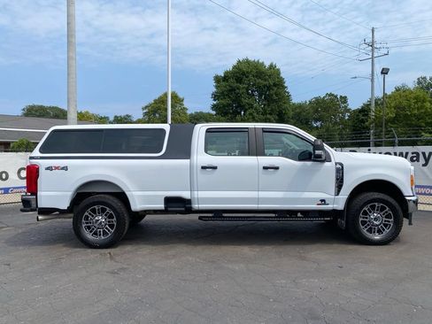 Used 2023 Ford F250 XL w/ Snow Plow/Camper Package AWD/4WD image 2