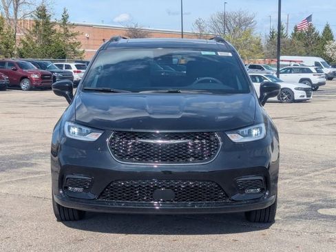 New 2026 Chrysler Pacifica Select w/ S Appearance Package image 8