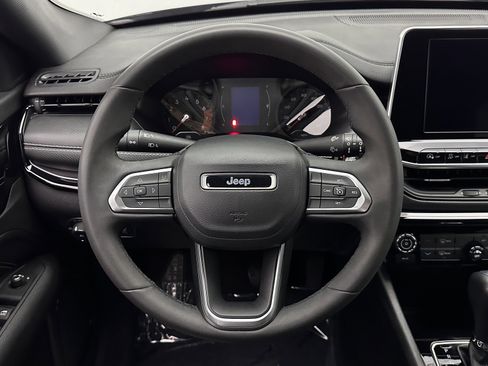 Used 2022 Jeep Compass Latitude FWD image 24
