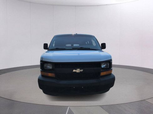 Used 2017 Chevrolet Express 2500 RWD image 8