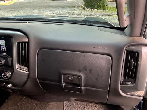 Used 2018 Chevrolet Silverado 1500 LT AWD/4WD image 12