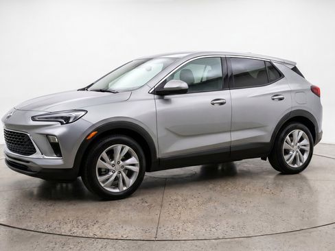 Used 2025 Buick Encore GX Preferred AWD/4WD image 3
