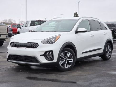 Used 2020 Kia Niro LXS image 2