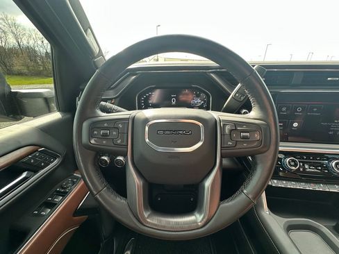 Used 2025 GMC Sierra 2500 Denali Ultimate image 9
