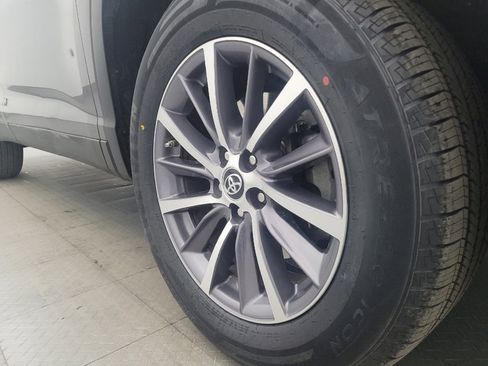 Used 2019 Toyota Highlander XLE FWD image 31