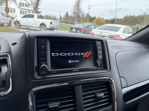Used 2020 Dodge Grand Caravan SXT FWD image 16