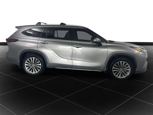 Used 2025 Toyota Highlander Limited AWD/4WD image 6