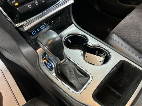 Used 2020 Jeep Grand Cherokee Altitude AWD/4WD image 18