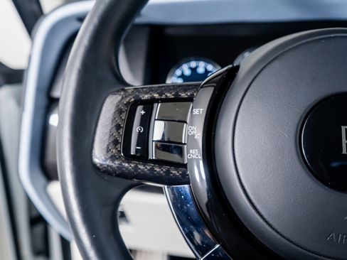 Used 2023 Rolls-Royce Cullinan Black Badge image 40