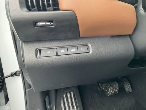 New 2026 Nissan Pathfinder Platinum w/ Cargo Package image 18