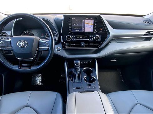 Used 2021 Toyota Highlander XLE FWD image 10