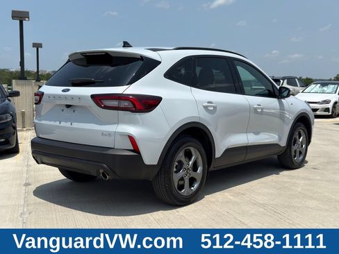 Used 2025 Ford Escape ST-Line Select AWD/4WD image 9