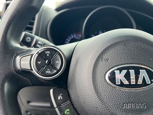 Used 2015 Kia Soul FWD image 21