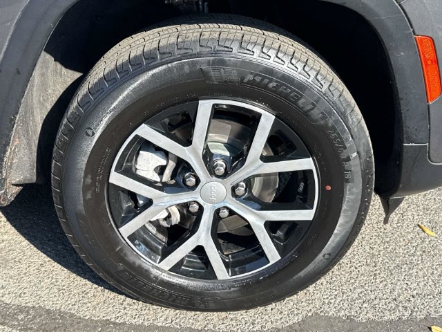 Used 2023 Jeep Grand Cherokee Limited AWD/4WD image 7