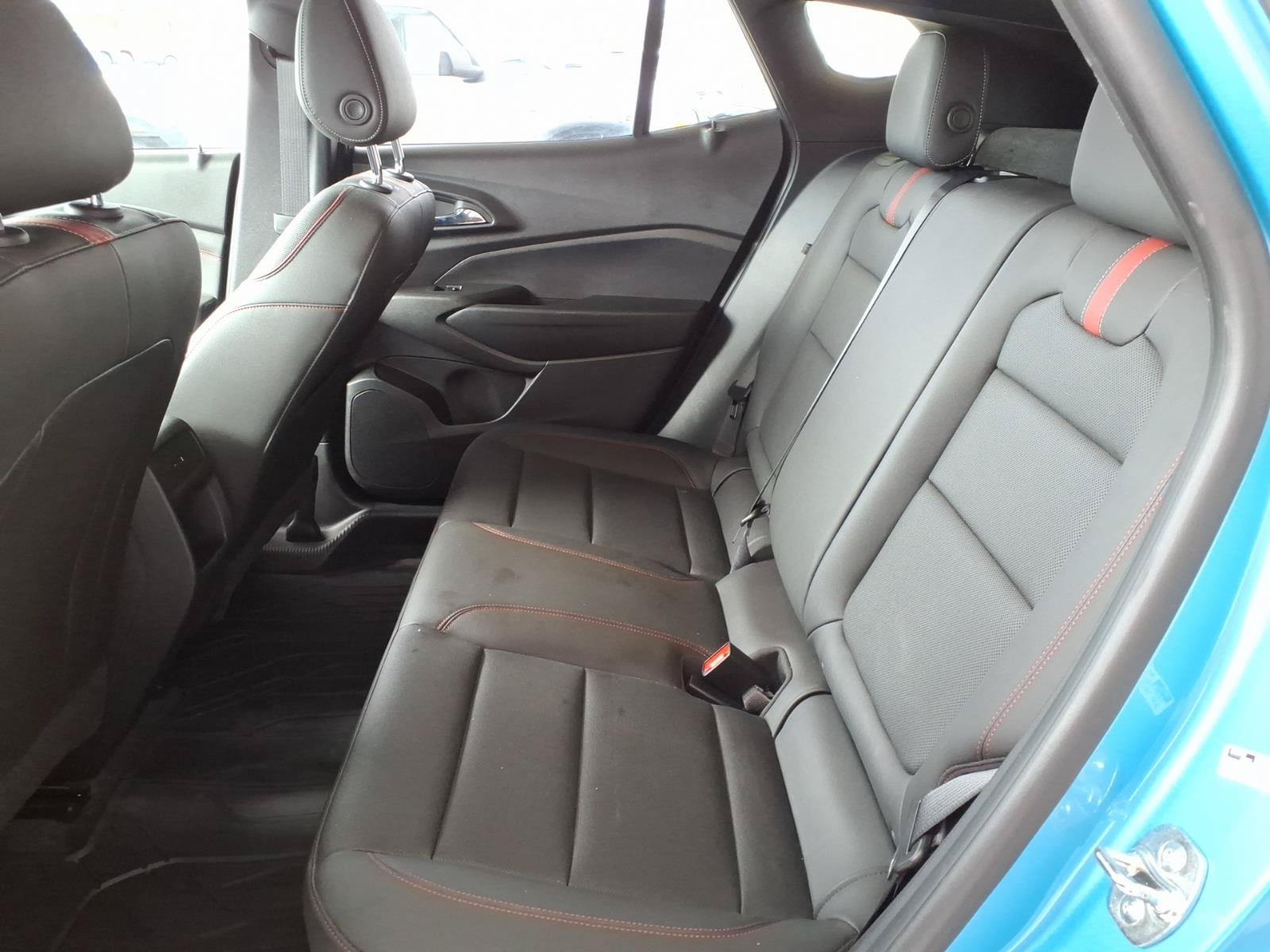 Used 2025 Chevrolet Trax RS w/ Sunroof Package FWD image 16