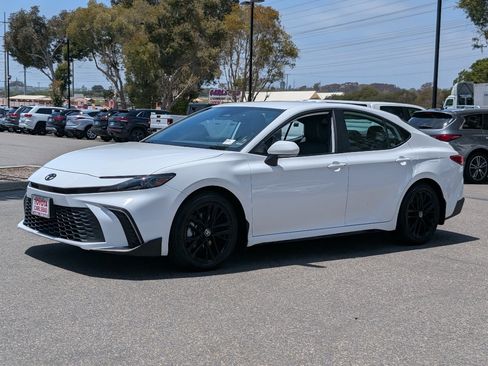 Used 2025 Toyota Camry SE w/ Convenience Package FWD image 11