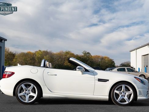 Used 2013 Mercedes-Benz SLK 250 image 2