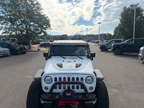 Used 2017 Jeep Wrangler Unlimited Rubicon AWD/4WD image 3