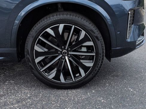 Used 2025 Volvo XC90 T8 Ultra w/ Protection Package Premier AWD/4WD image 11