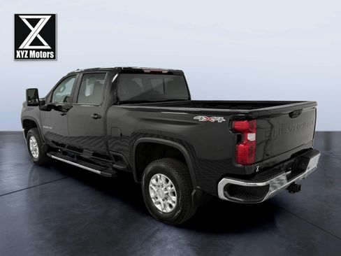 Used 2020 Chevrolet Silverado 2500 LT w/ Convenience Package image 4